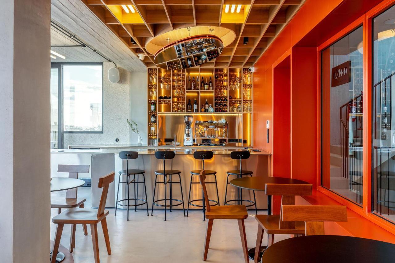 雅典 The Newel Psychiko酒店 外观 照片 The interior of a Starbucks Reserve store in Milan, Italy