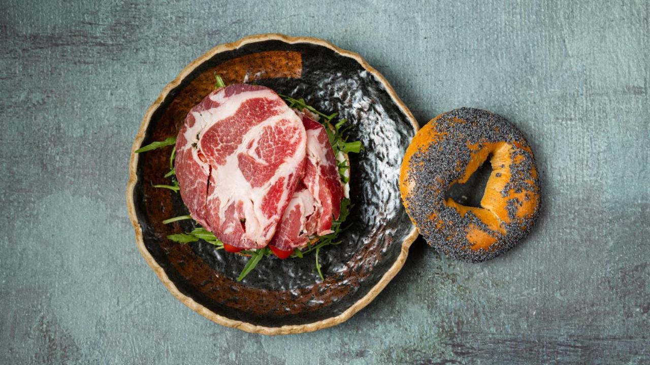 雅典 The Newel Psychiko酒店 外观 照片 A piece of dry-aged beef