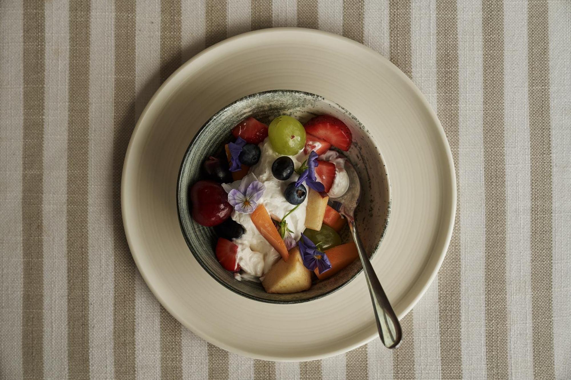 雅典 The Newel Psychiko酒店 外观 照片 Fruit salad