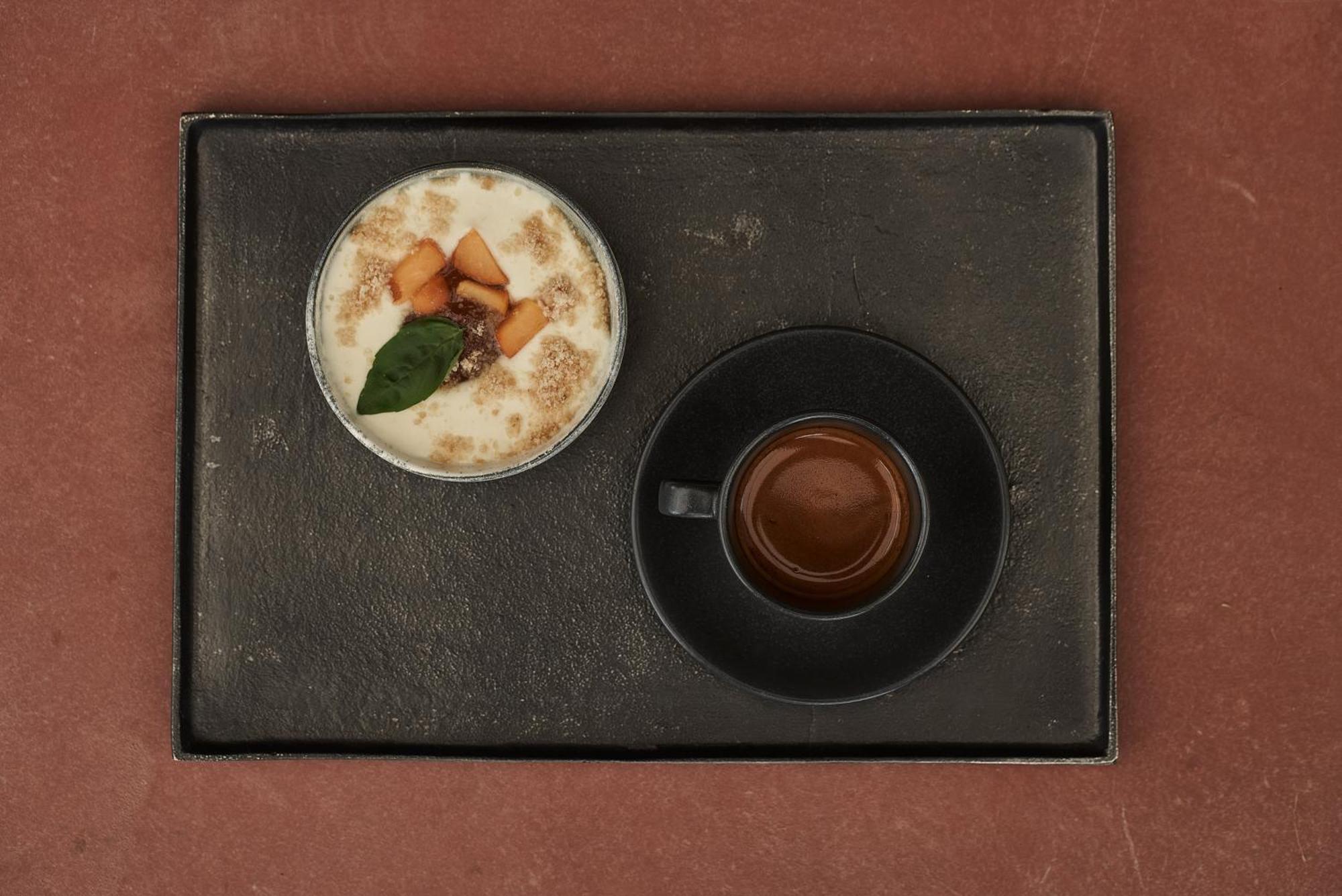 雅典 The Newel Psychiko酒店 外观 照片 A cup of coffee with a side of kaya toast
