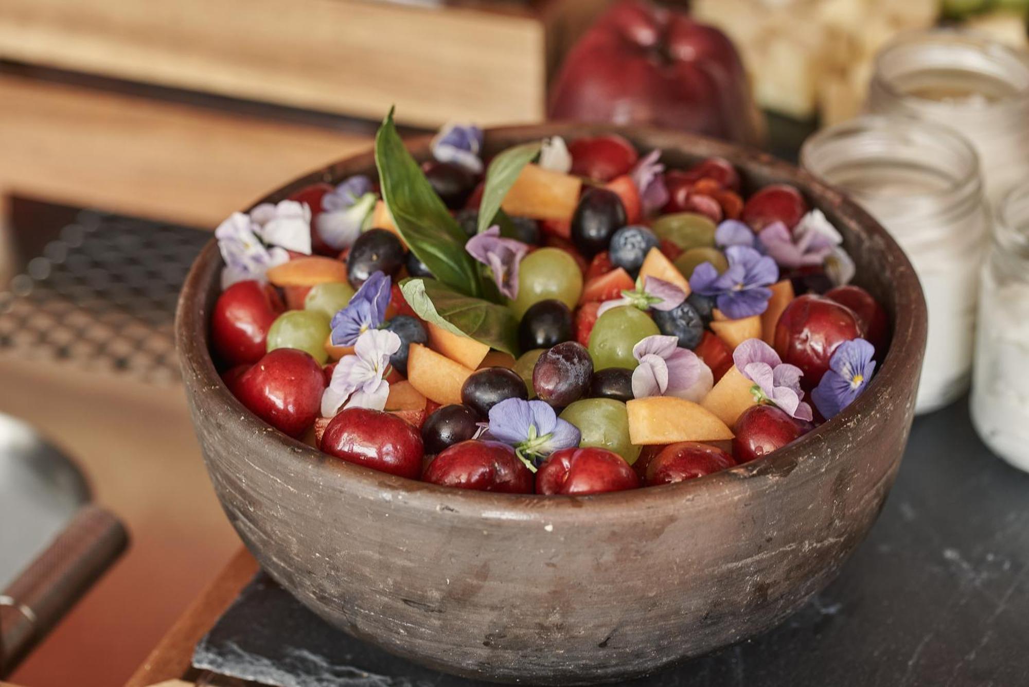 雅典 The Newel Psychiko酒店 外观 照片 Fruit salad