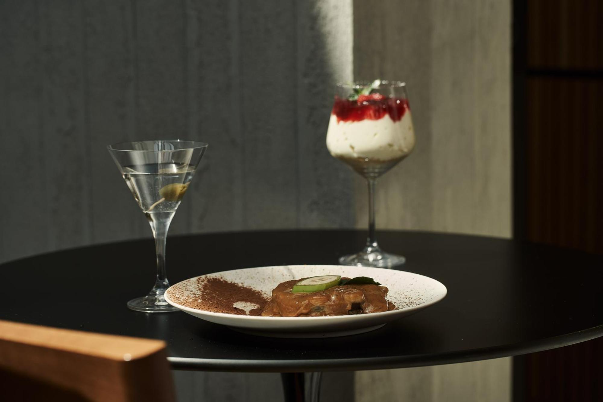 雅典 The Newel Psychiko酒店 外观 照片 A chocolate parfait