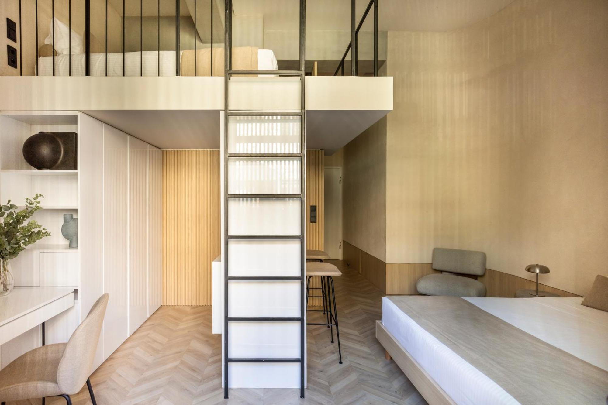 雅典 The Newel Psychiko酒店 外观 照片 A ladder leading to a mezzanine